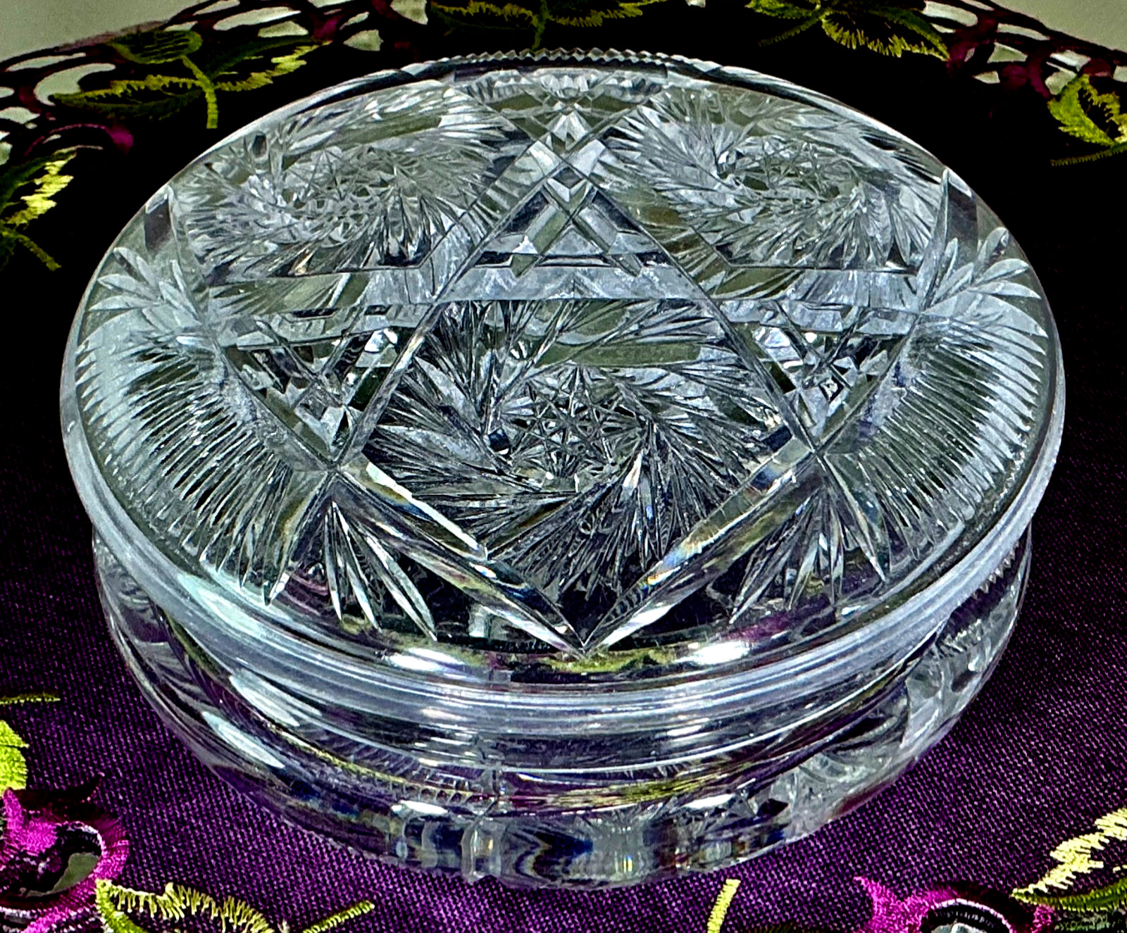 American Brilliant Cut Glass Crystal Large Covered Vanity Dresser Box & Lid.