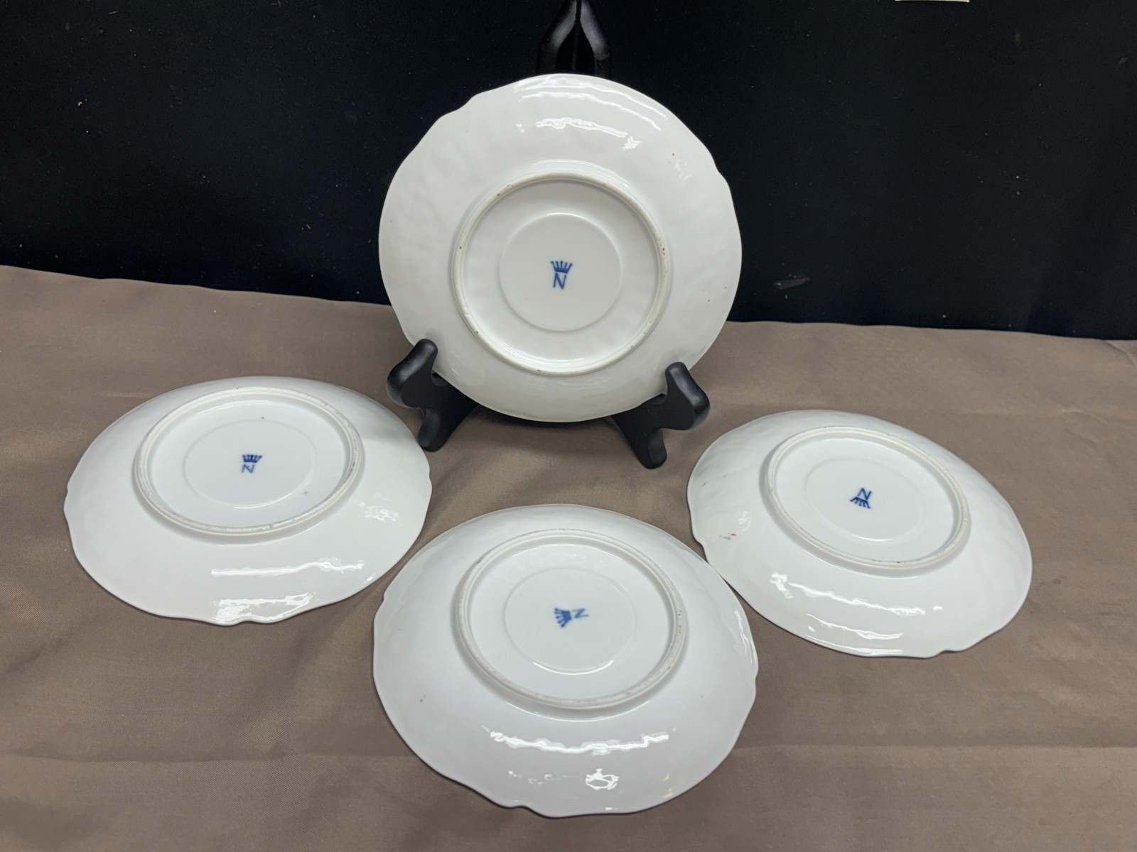 Capodimonte “CHERUBS” Antique Porcelain ~ Set of 4 ~ Dessert Plates ~ 5 3/4″