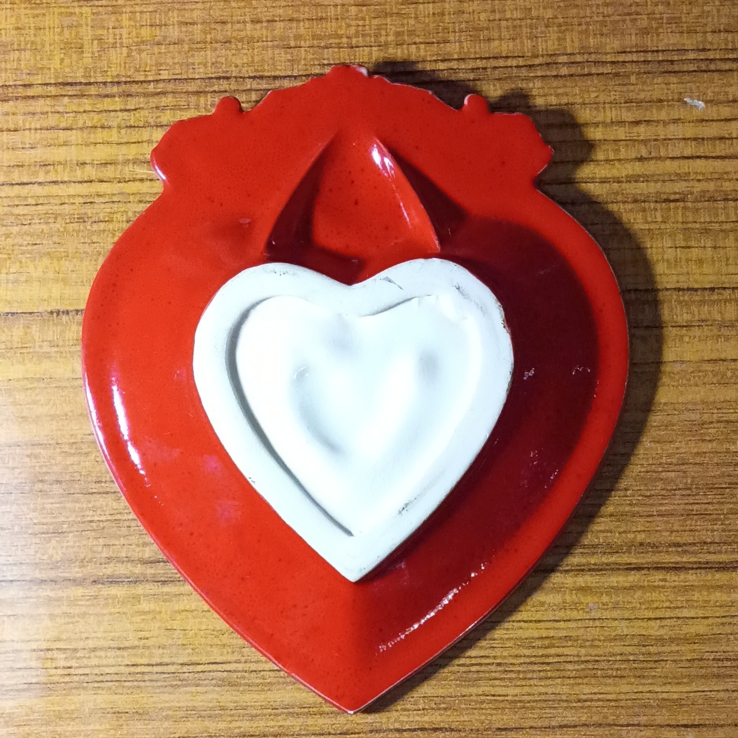Red Heart-Shaped Ceramic Candy Dish, Glossy Finish Decorative Tray