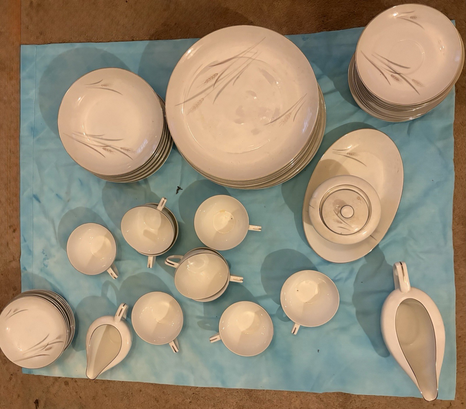 Fine China of Japan Platinum Wheat White Porcelain 55pc Dinner Set Gravy