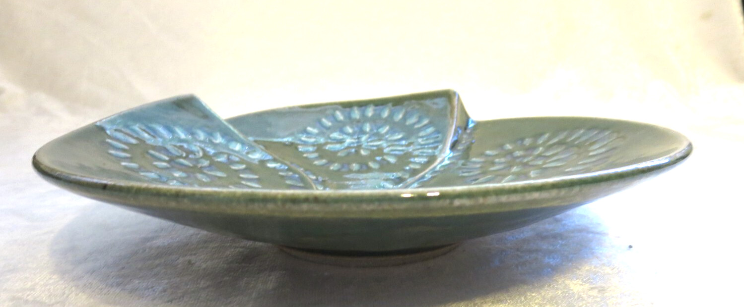T.L. Slonaker 2009 stoneware ceramic bowl blues greens 9″ diameter