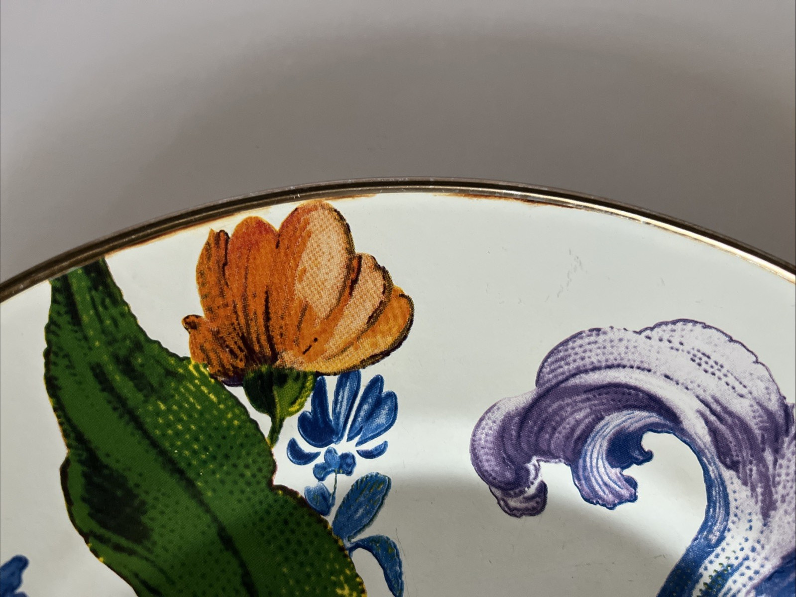 Lot Mackenzie Childs 10.25″ white flower market enamel dinner plates