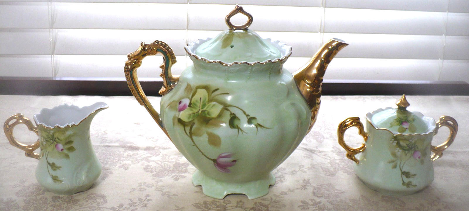 LEFTON CHINA GREEN HERITAGE ROSE ROUND TEAPOT CREAMER AND SUGAR BOWL 3 PC