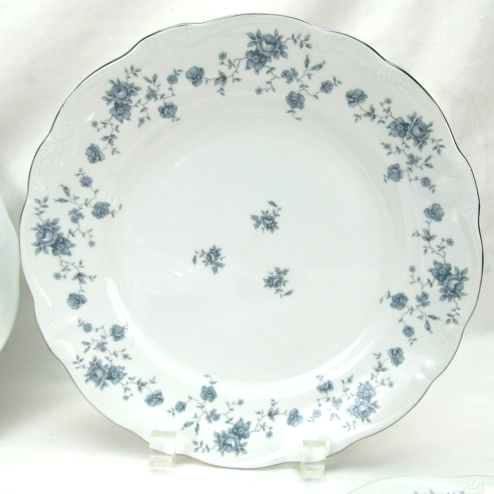 Set of 4 vintage Johann Haviland Blue Garland 10 inch Dinner Plates fine china