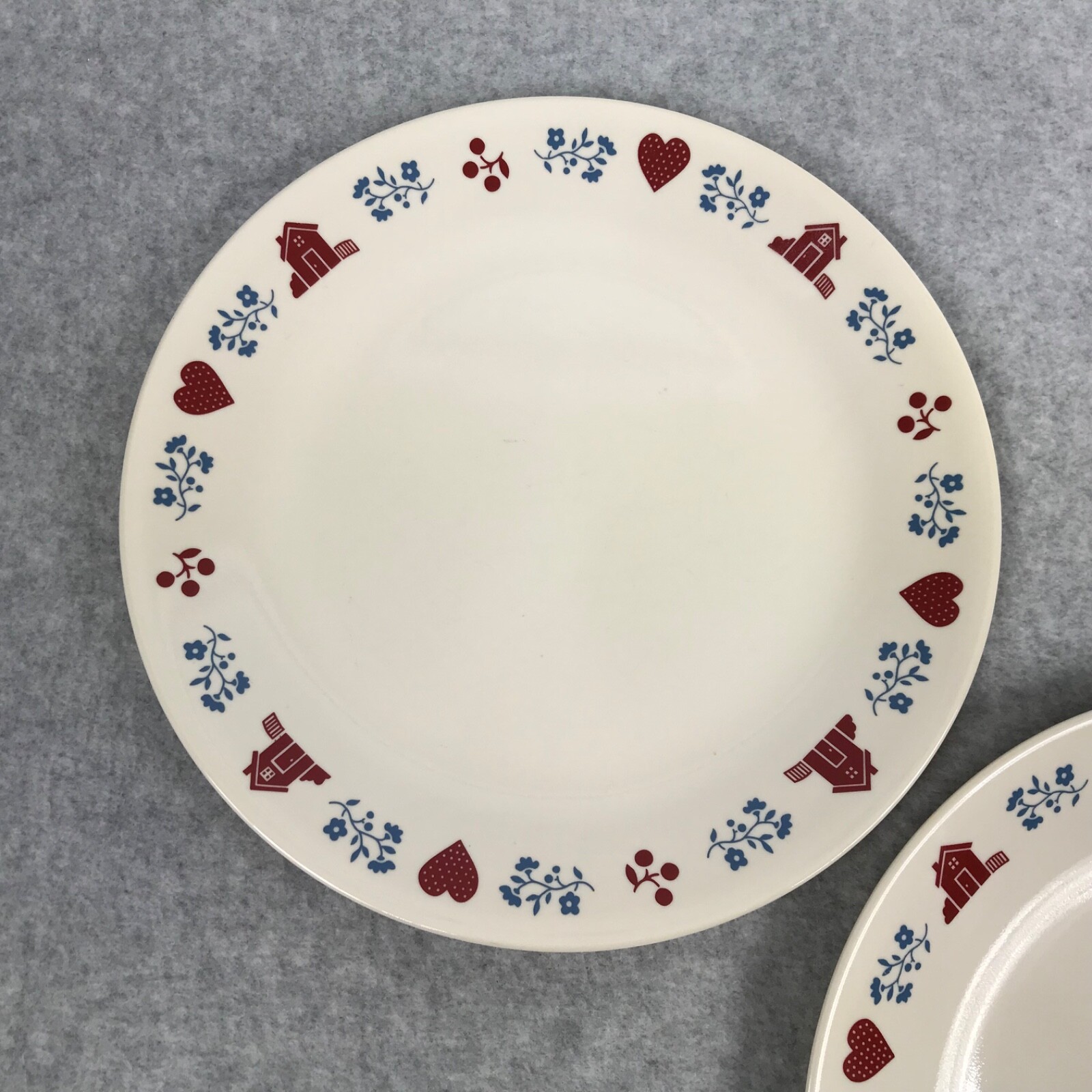 Set of 2 Corelle Hometown Dinner Plates Red Hearts Houses 10 1/4″