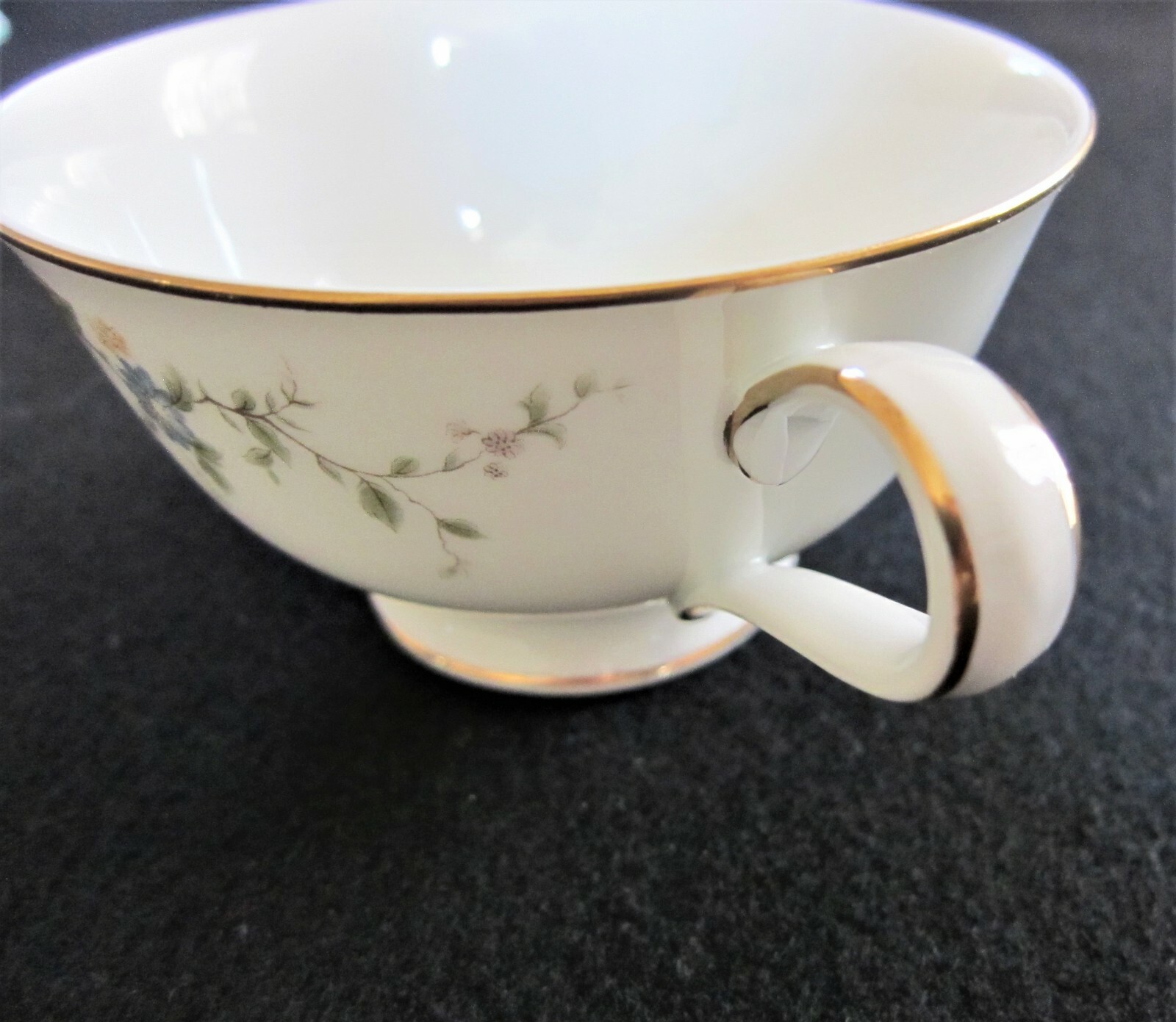 Vintage Noritake Teacups with Saucers Floral on White Gold Trim Firenze 6674