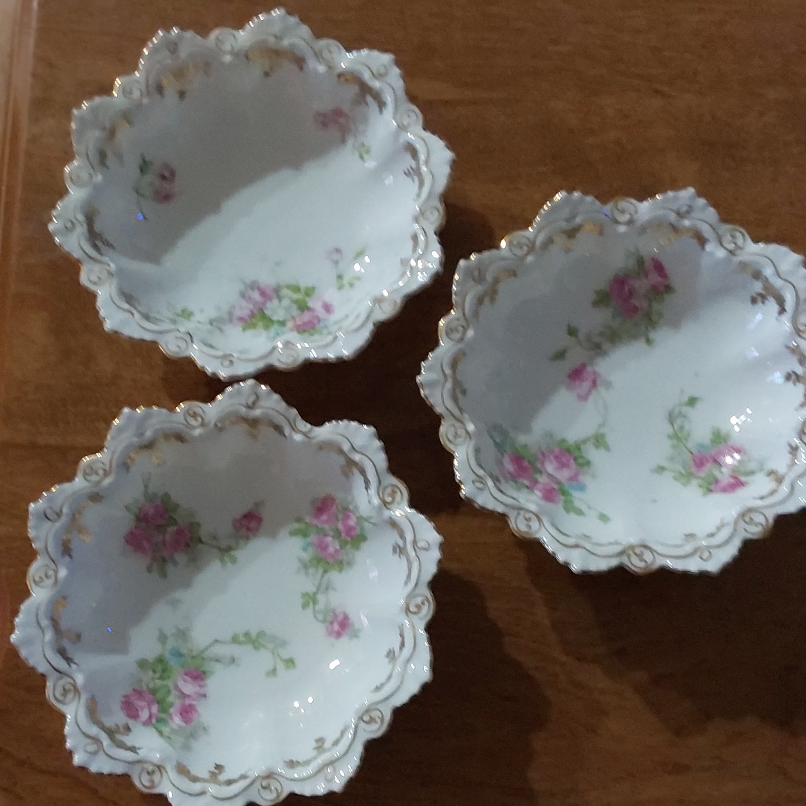 Porcelain Floral Scalloped Edge Bowls Set of 3 White Pink Green Gold