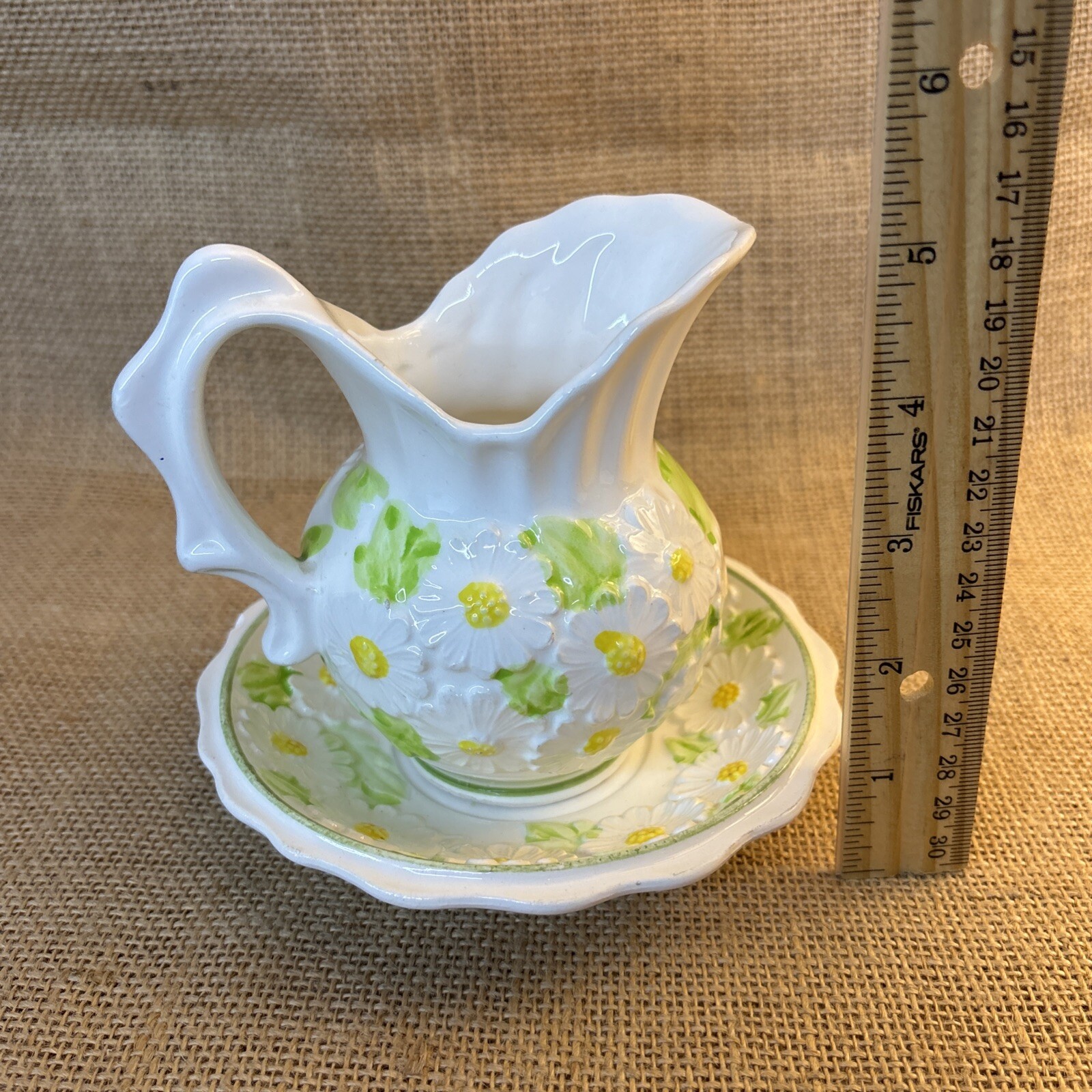 Vintage Enesco Daisy Small Pitcher / Creamer & Saucer – 4 1/2″ MCM Floral Spring
