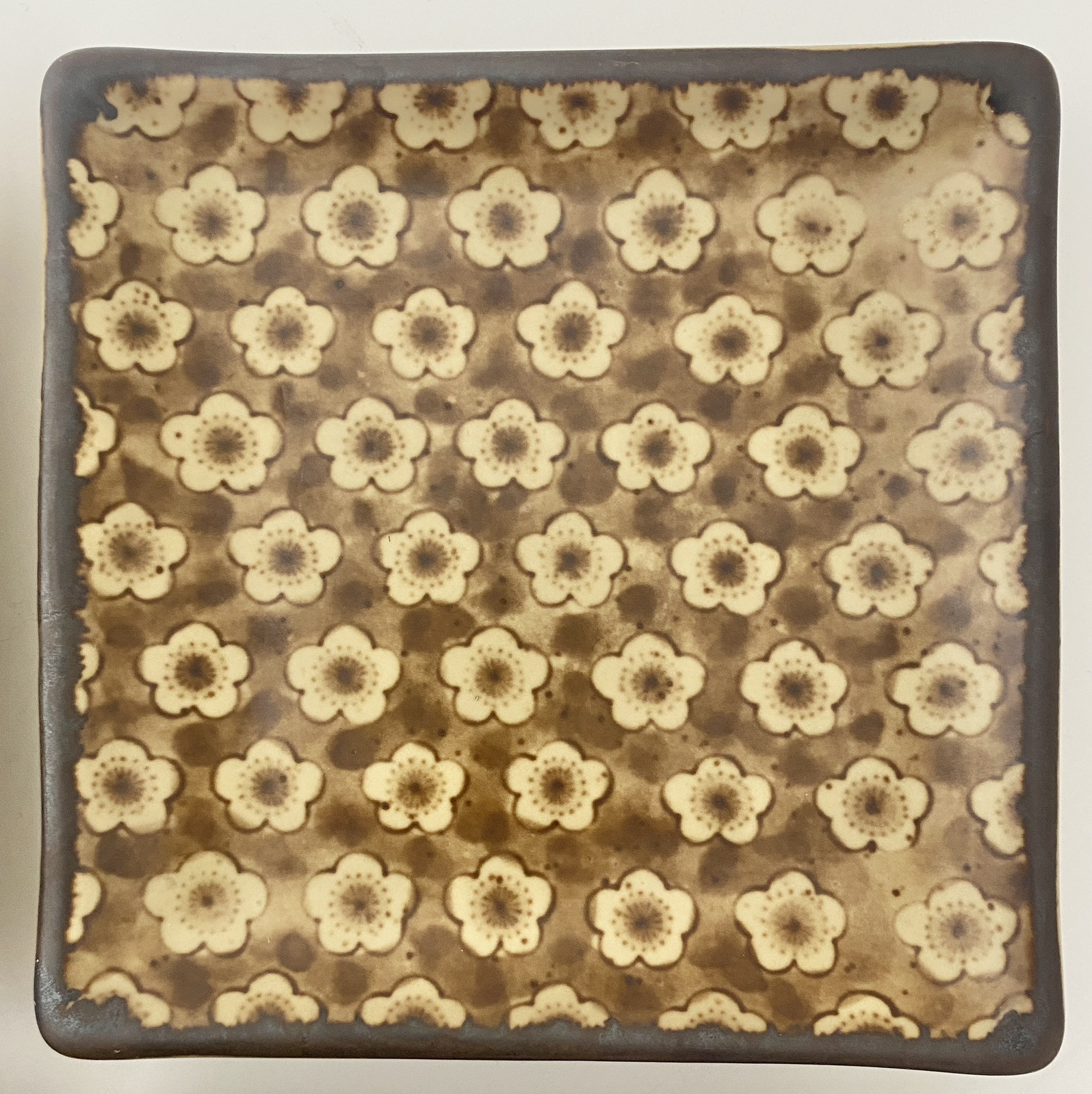 Set/4 Sound Collection SOUSAKU Japan 5″ sushi plates floral scrolls stoneware