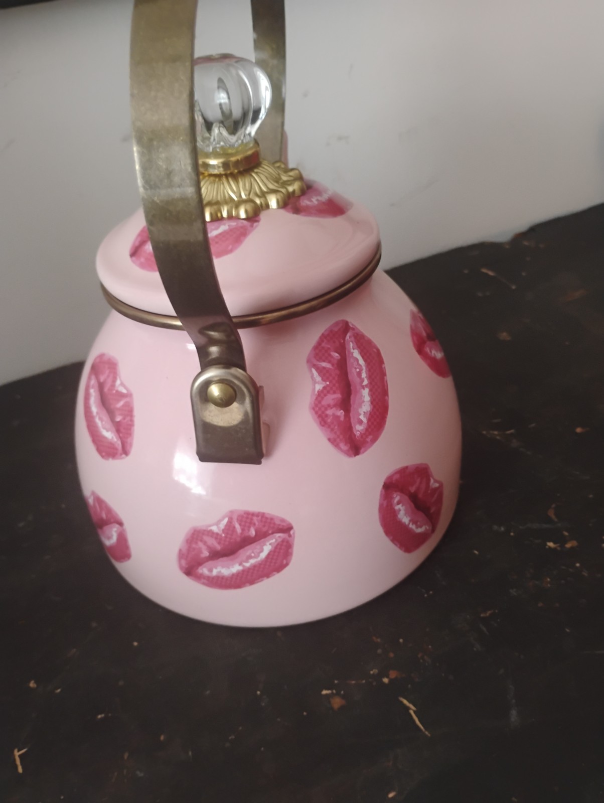 MacKenzie- Childs Kiss Me 2Qt Tea Kettle RARE RETIRED, HARD TO FIND