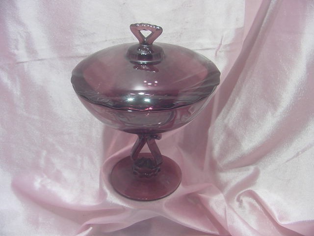 VINTAGE AMETHYST PURPLE GLASS COMPOTE BOWL FOOTED w/ SCALLOPED COVER