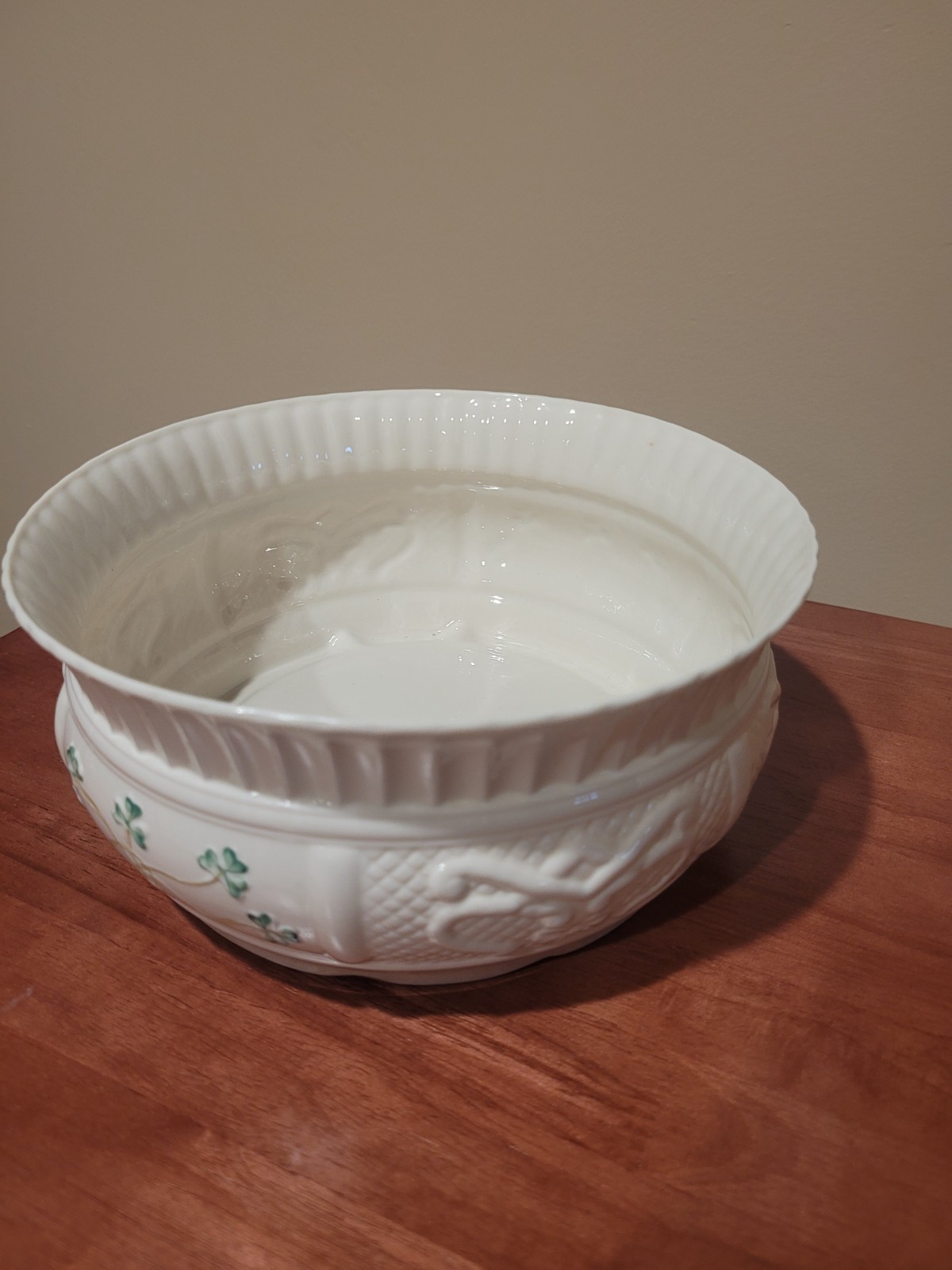 Belleek Shamrock Large Nadine Bowl Scalloped Edge Basketweave Design