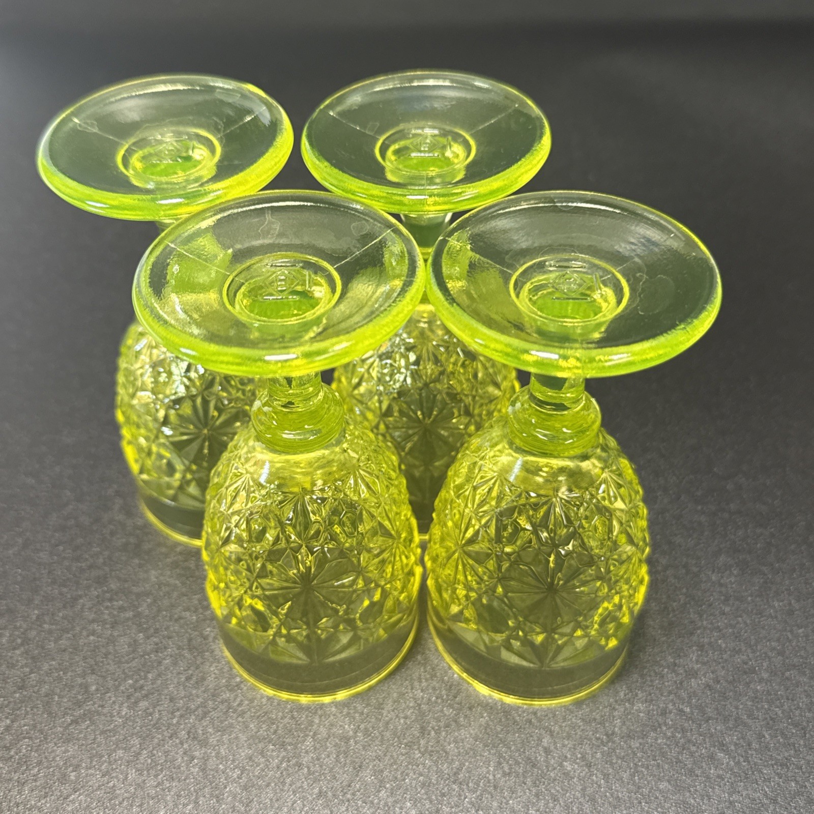 VTG 4” Uranium Vaseline Glass Goblet Daisy & Button Pattern UV Glow Lot Of 4