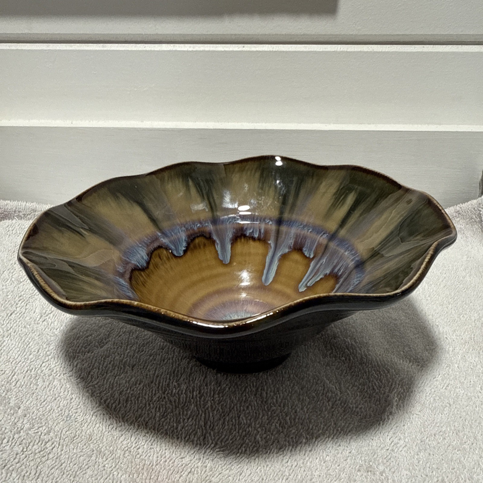 Bill Campbell Signed Art Pottery 8″ x 3.5″ Bowl Fluted Edge Drip Glaze Pedestal