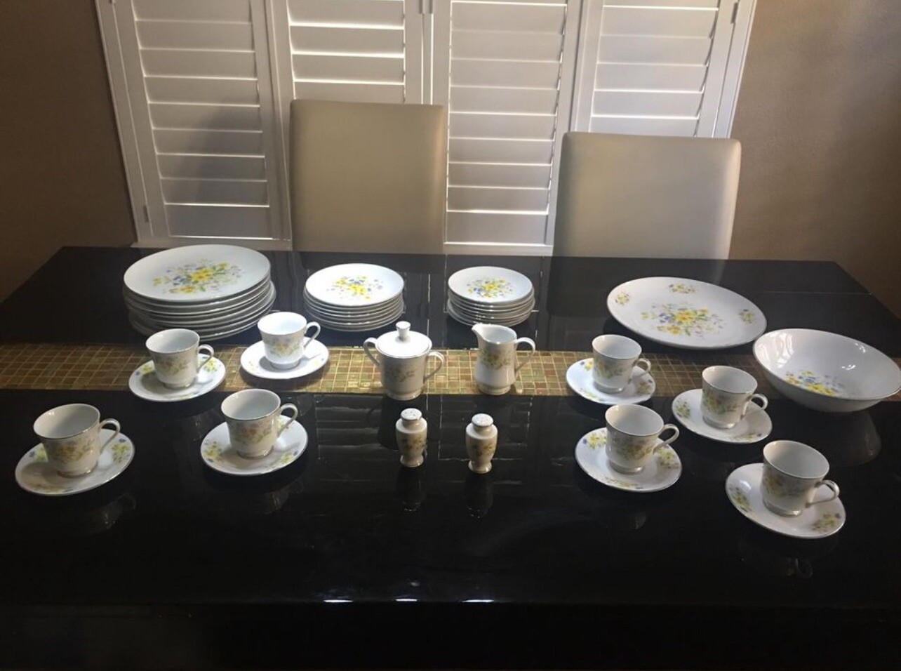 Vintage (1950) Gildhar Ltd Fine China Complete 8 Place Setting. Model #6199