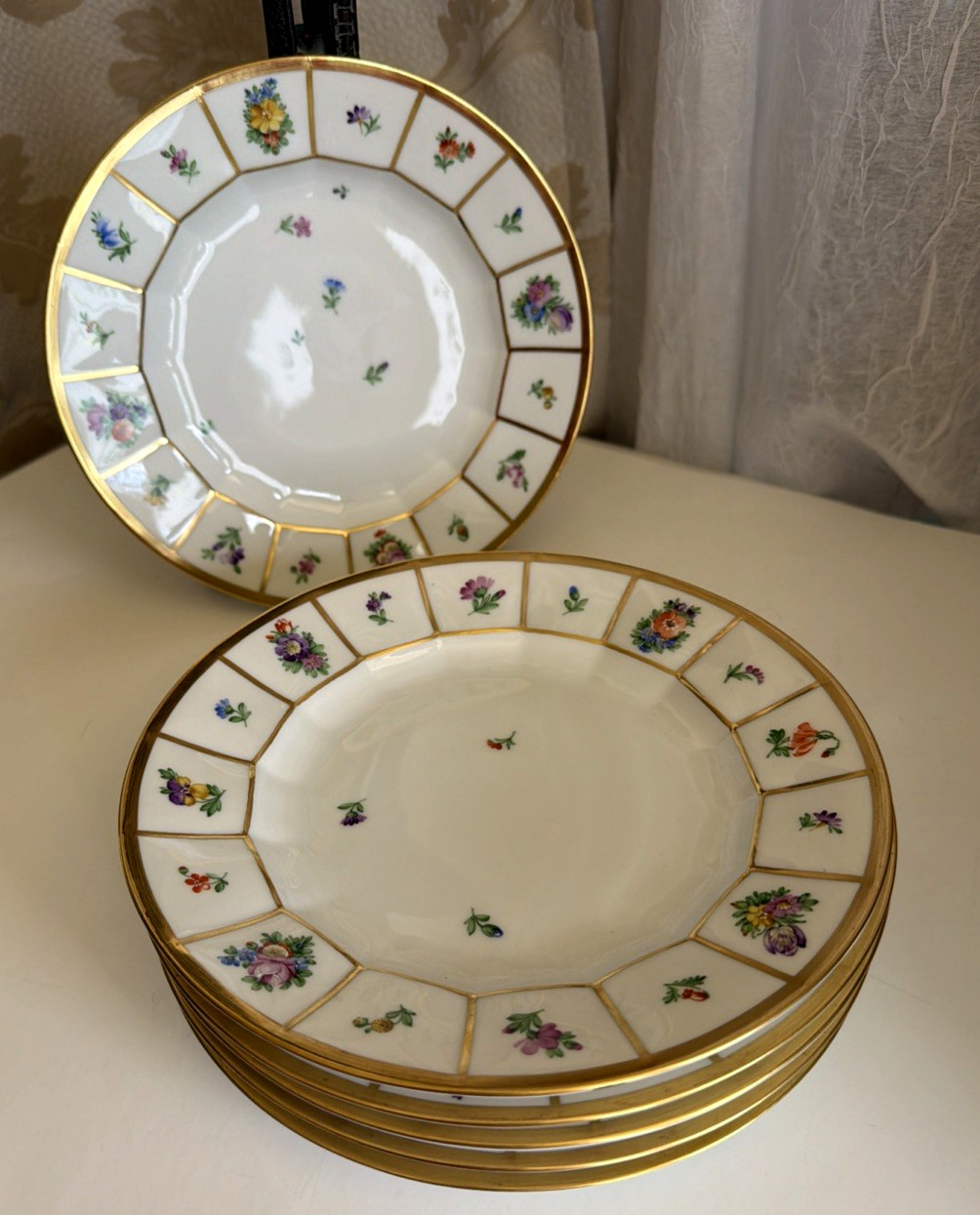 Royal Copenhagen Henriette Luncheon Plates 8 3/4″ New