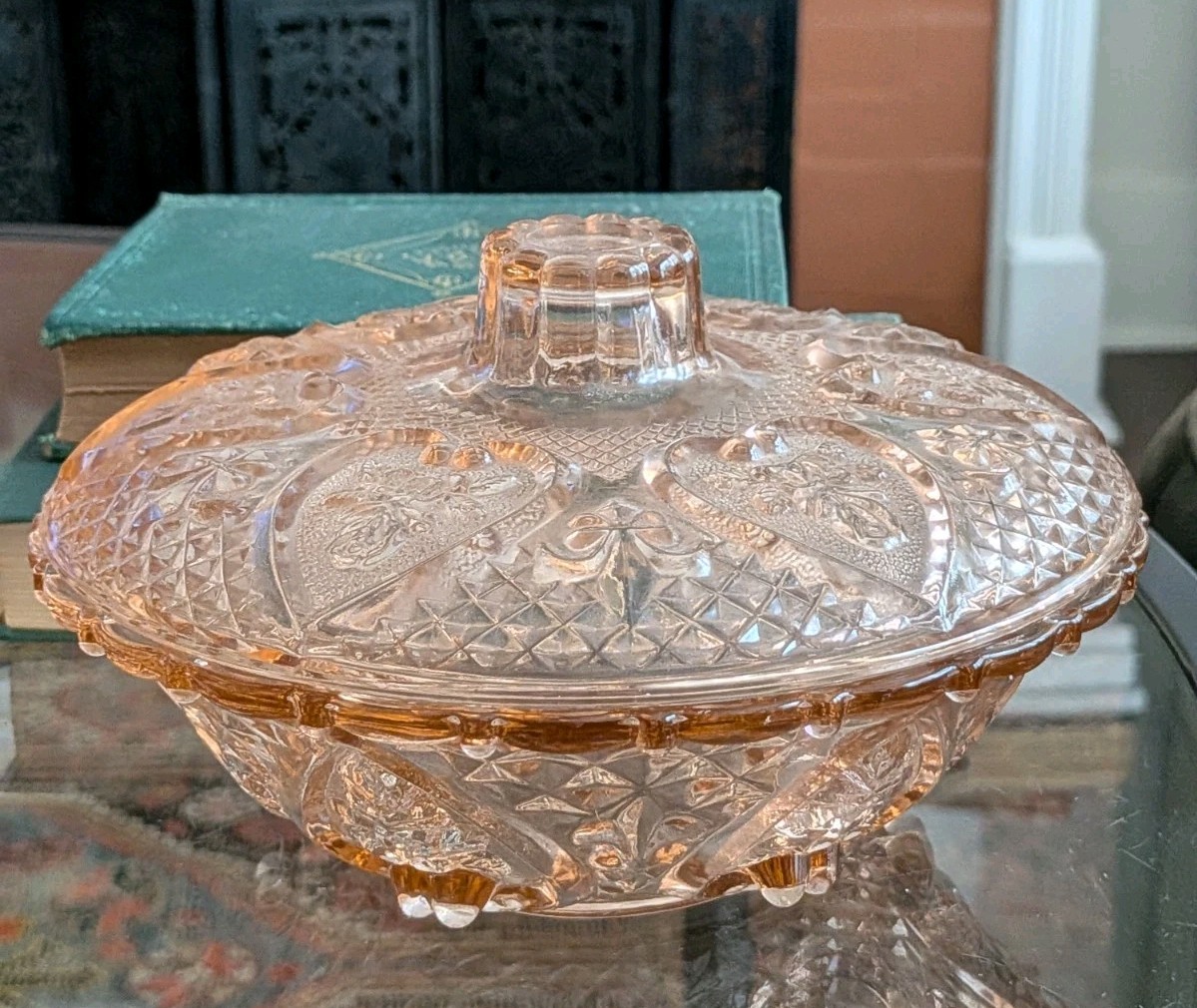 Vtg Pink Heart Art Dainty Pressed Glass Candy Dish Kig Malaysia Covered Bowl