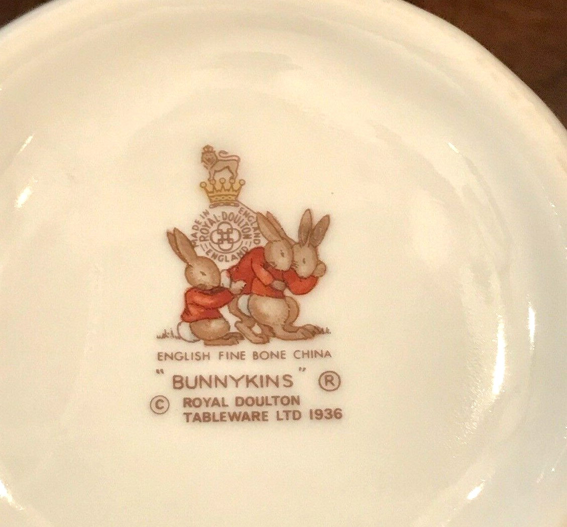 Royal Doulton Bunnykins 2-Handle Fine Bone China Children’s Cup Mug HAT SHOP