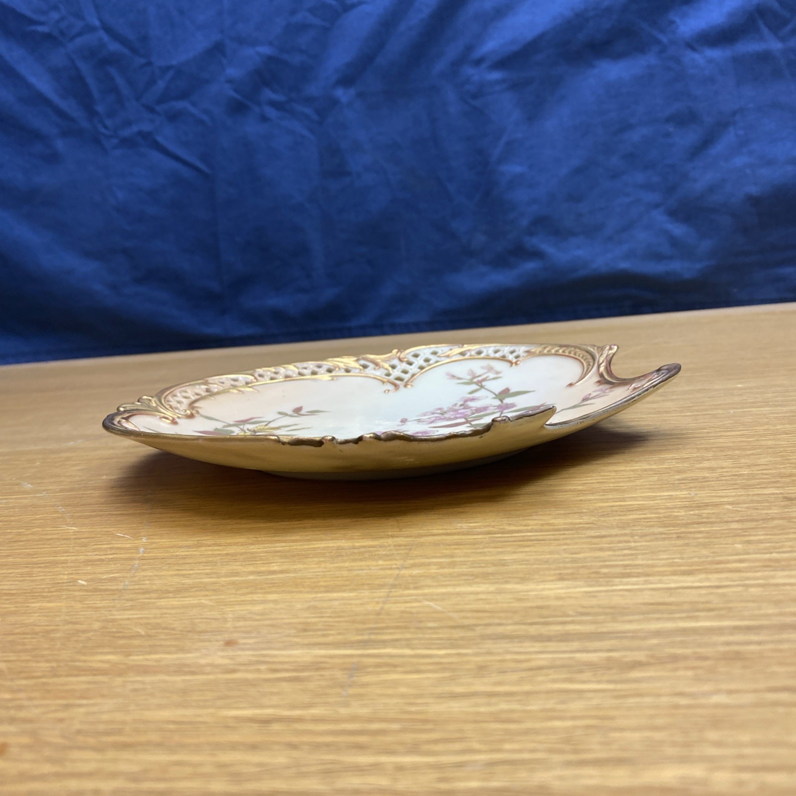 Atq 19th Century ROYAL WORCESTER Empress Reticulated 8 1/2” dia. Cabinet Plate