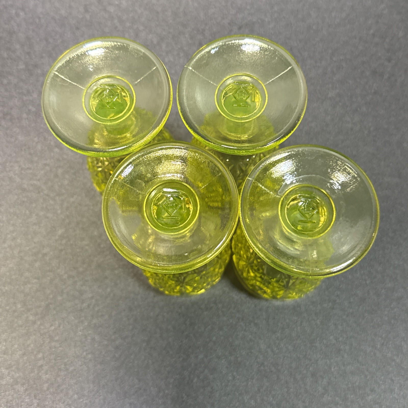 VTG 4” Uranium Vaseline Glass Goblet Daisy & Button Pattern UV Glow Lot Of 4