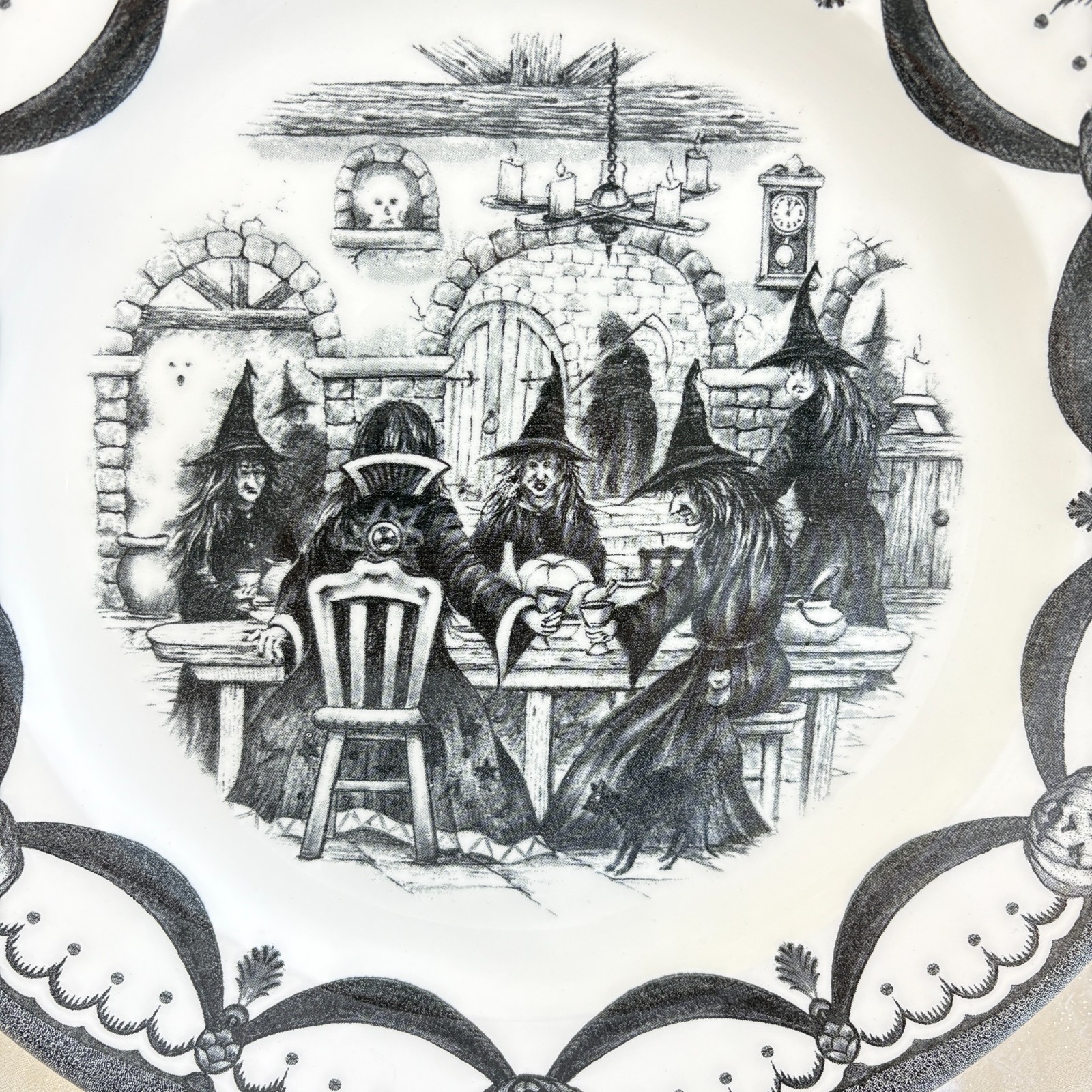 Royal Stafford Halloween Coven Witches Around The Table Dinner Plates Set 4 RARE
