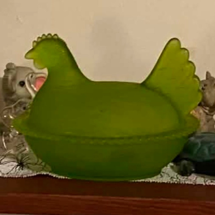 Indiana Glass Hen on Nest Covered Dish w/ Lid Green valuable no chips or Cracks