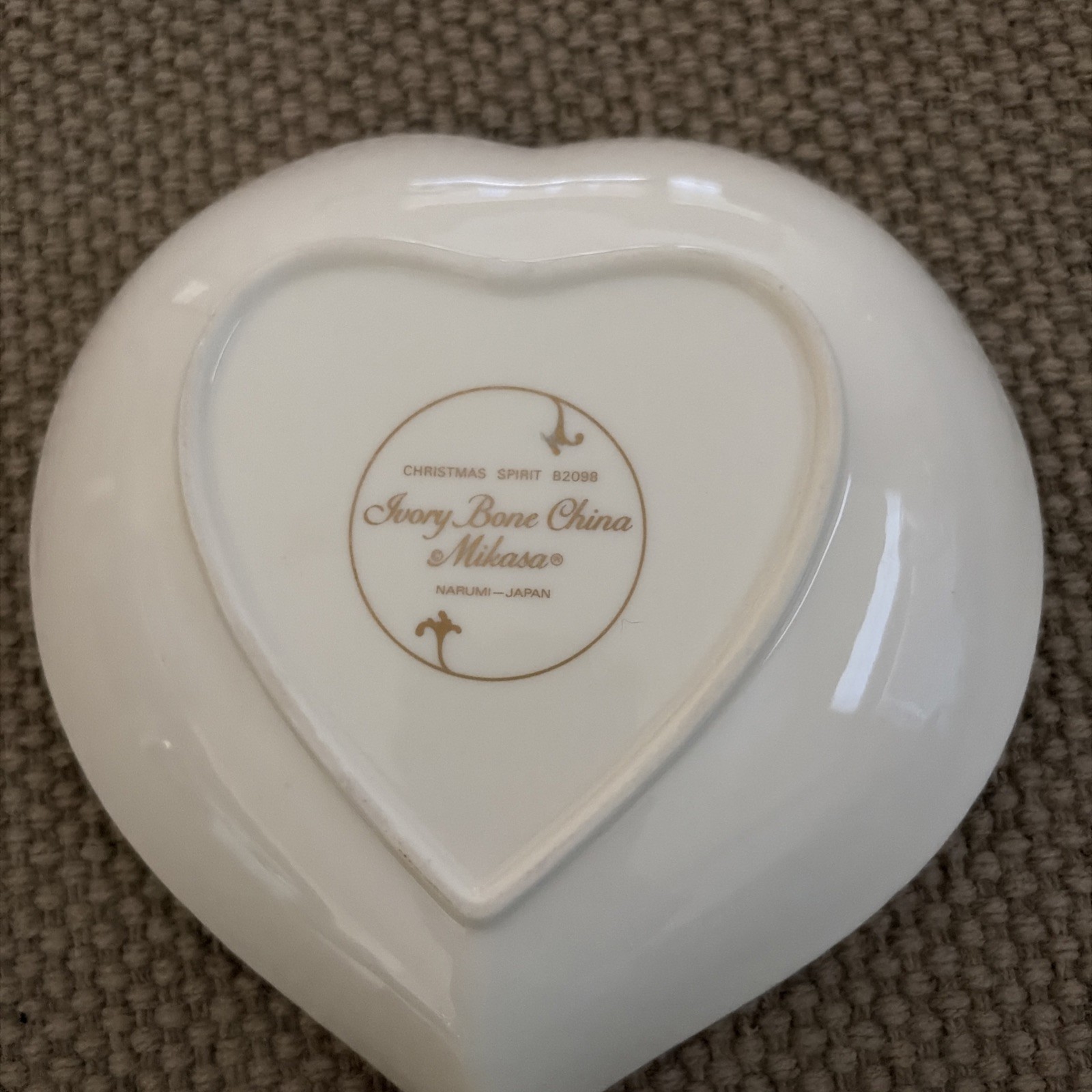 Mikasa Ivory Bone China, Japan, Christmas Spirit Heart Shaped Trinket Bowl B2098