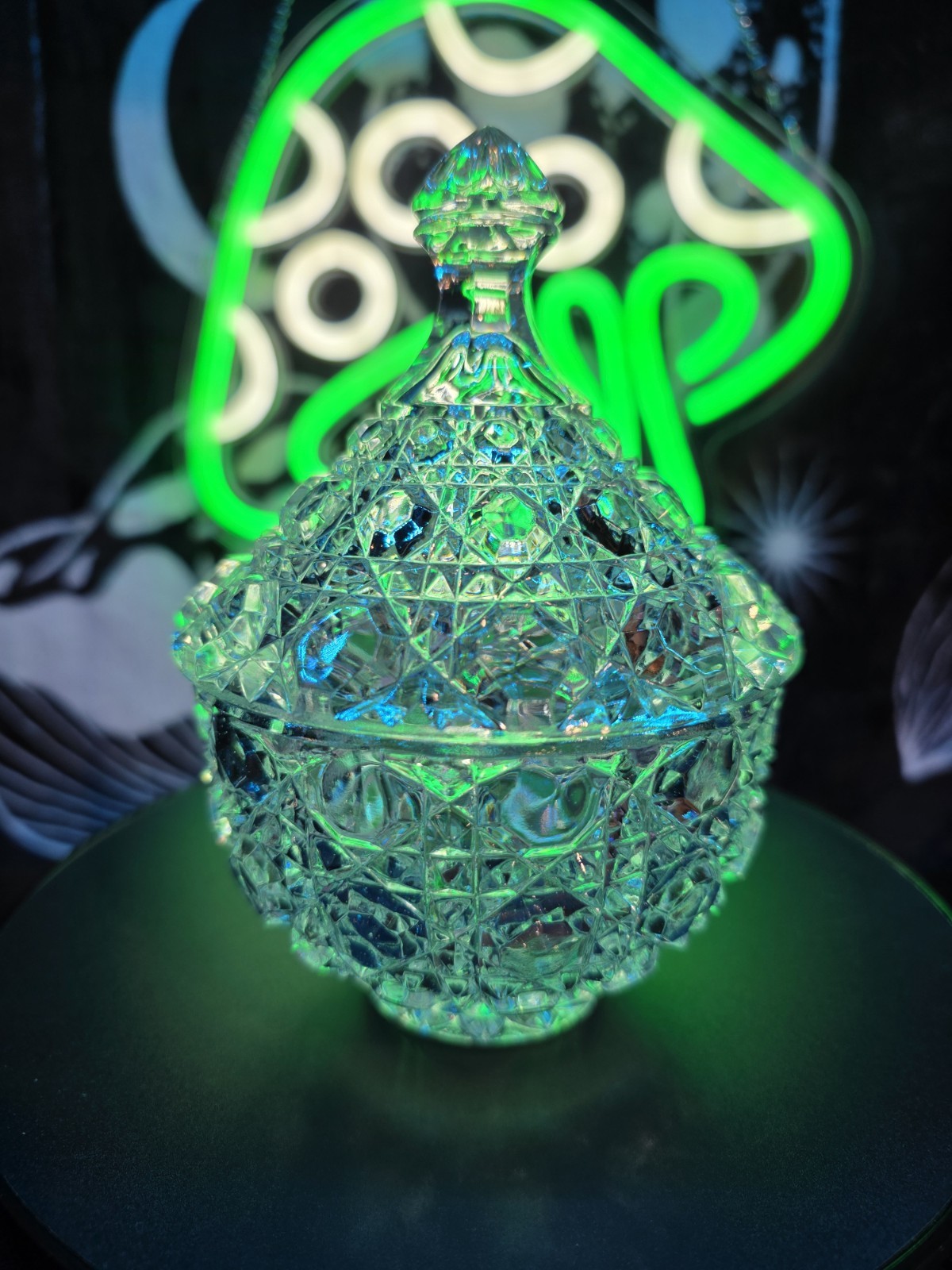 Godinger “Hershey’s Kiss” Pressed Glass Diamond Pattern Candy Dish With Lid 6″