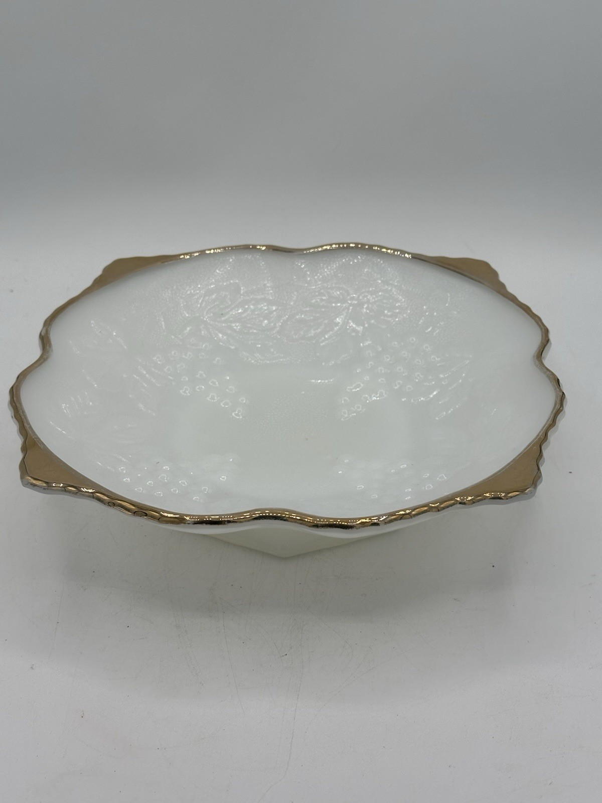ANCHOR HOCKING FIRE KING MILK GLASS GRAPES PEDESTAL 10″ SQUARE BOWL Gold Trim