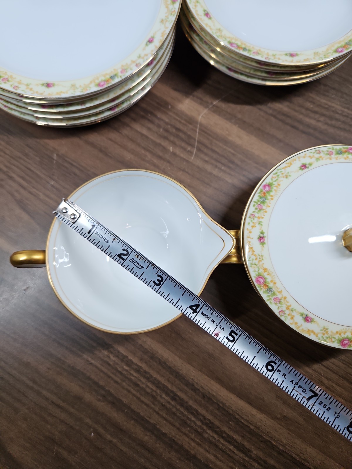 MEITO CHINA THE WINDSOR SHAPE JAPAN 22K GOLD (32 Piece Set)