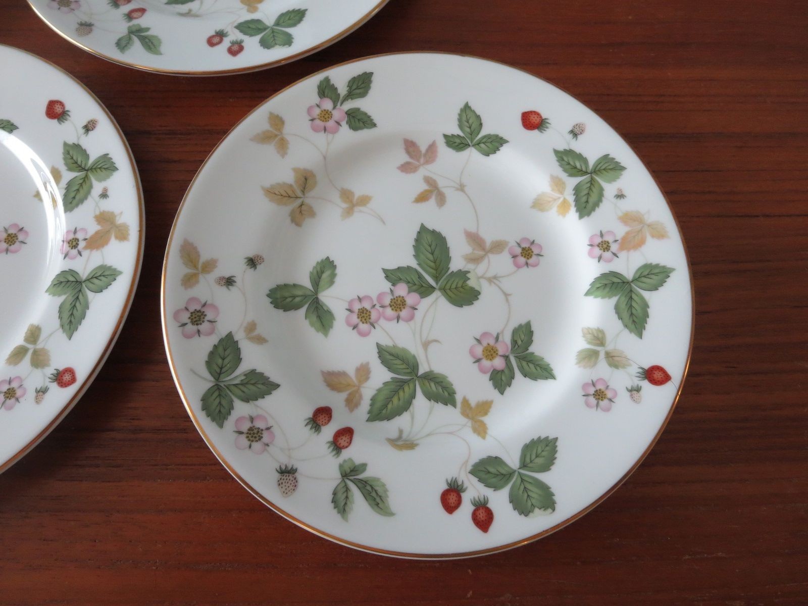 Set of 6 Wedgwood Bone China Wild Strawberry Bread & Butter Plates 6”