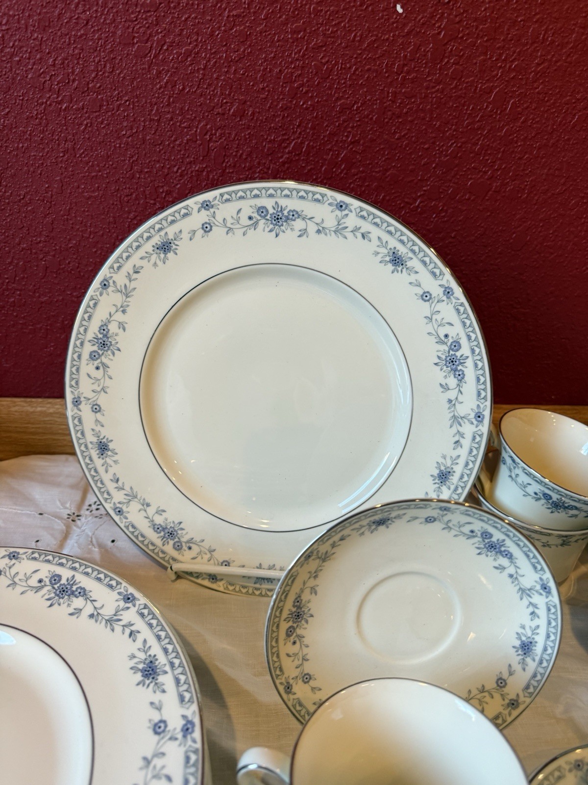 43 Piece Estate Set Bellemeade by MINTON Dinner Set; Plates, Tea Cups, Saucers
