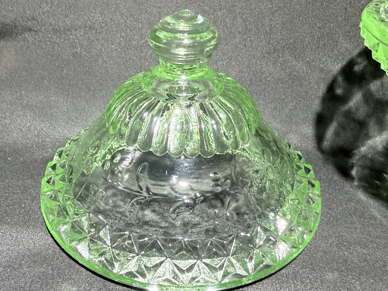 Green Vaseline Uranium glass covered candy dish coffee sugar jar butter selenium