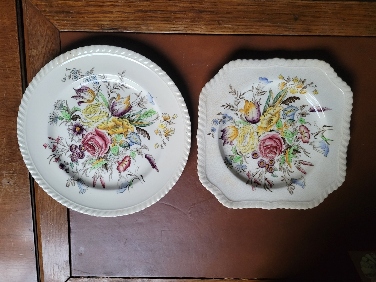 2 Vtg Johnson Bros Windsor Ware Garden Bouquet Plates Sq 7.75″ Rnd 8.75″