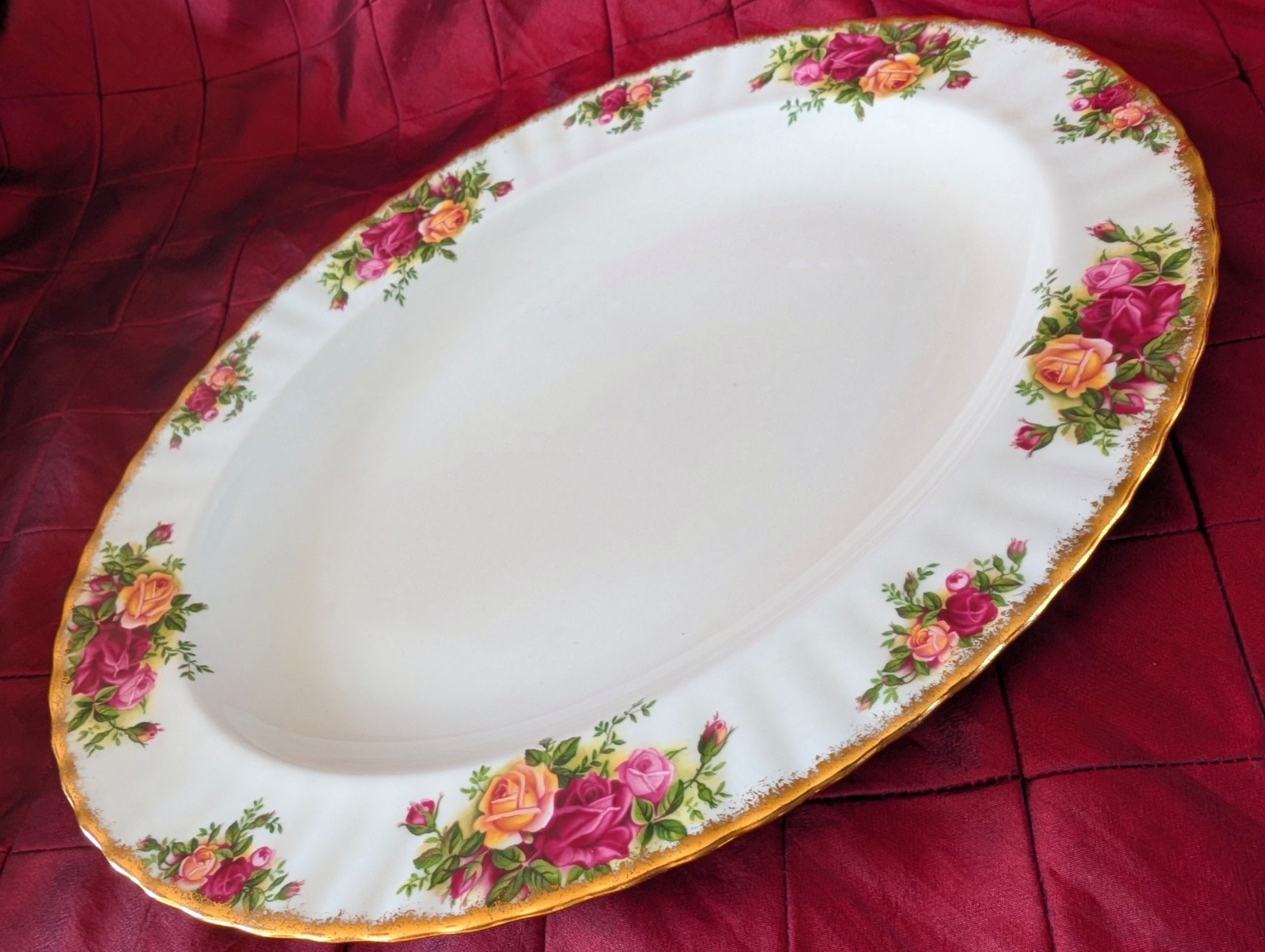Royal Albert OLD COUNTRY ROSES 13.5 in. x 11 in. Oval Serving Platter Bone China