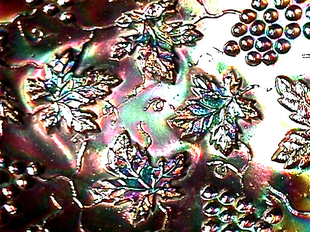 “GRAPE & CABLE” 9″ FLAT PLATE AMETHYST GREAT COLOR CARNIVAL BY: NORTHWOOD