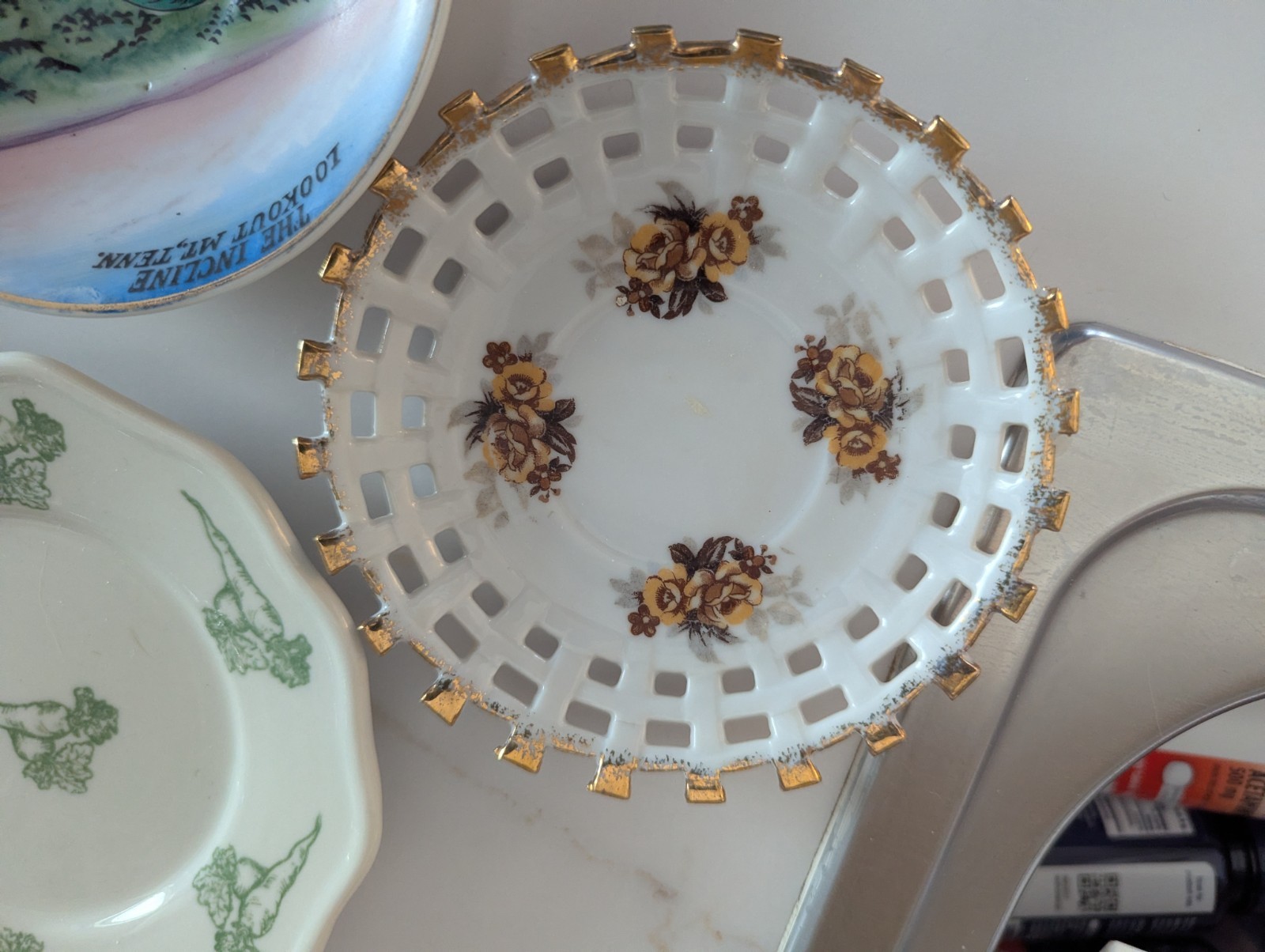 4 Shabby Cottage Vintage Mismatched Decorative Floral Plates Gallery Wall