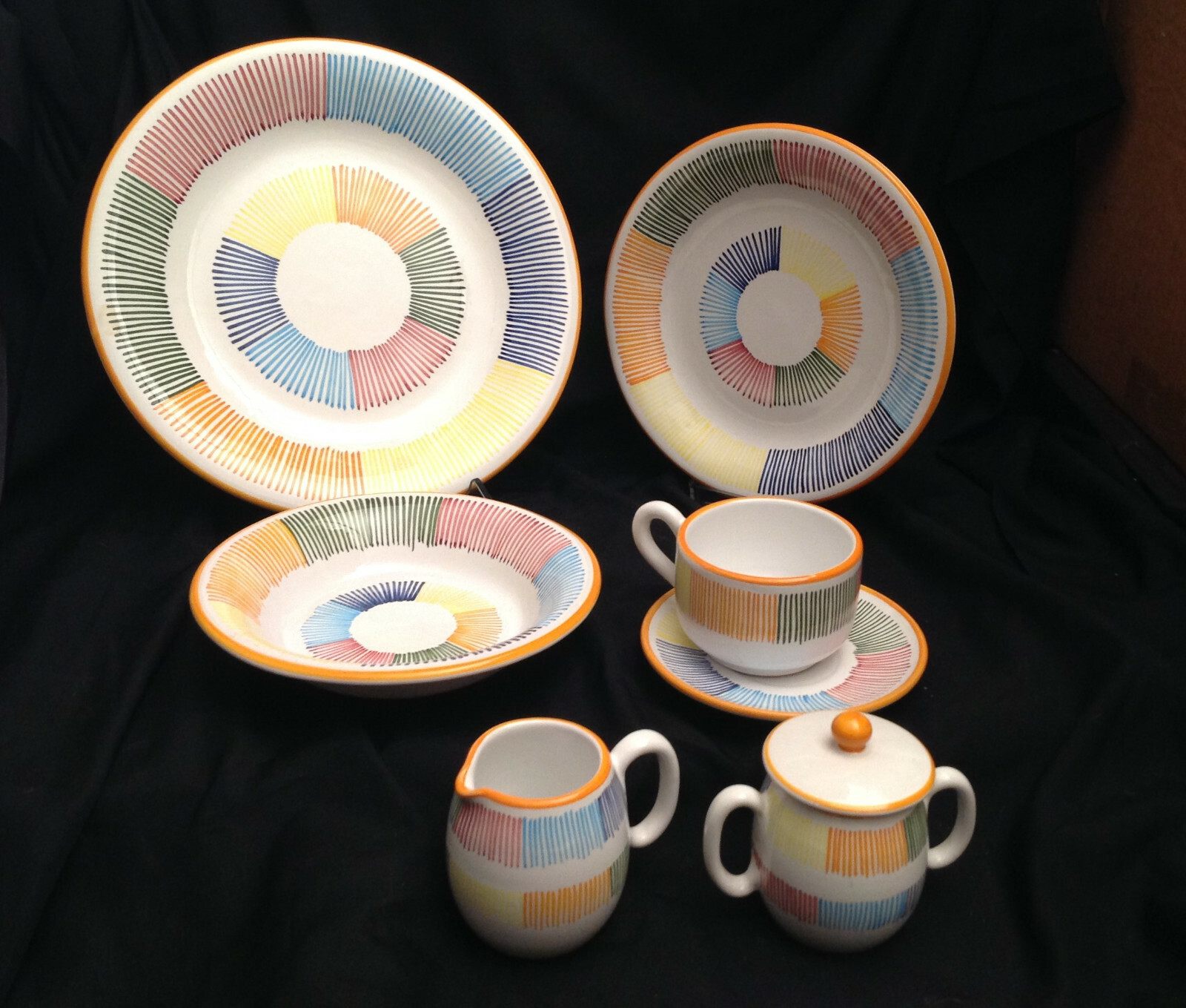 Italian Deruta Eight (8) Piece Contemporary Pottery Set in Linear Color Blocks
