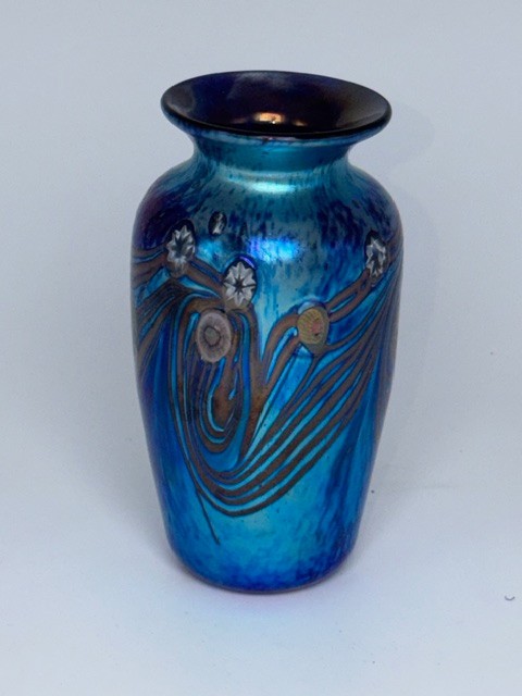 Blue Luster Vase With Red pulled feather Design. Saul Alcaraz