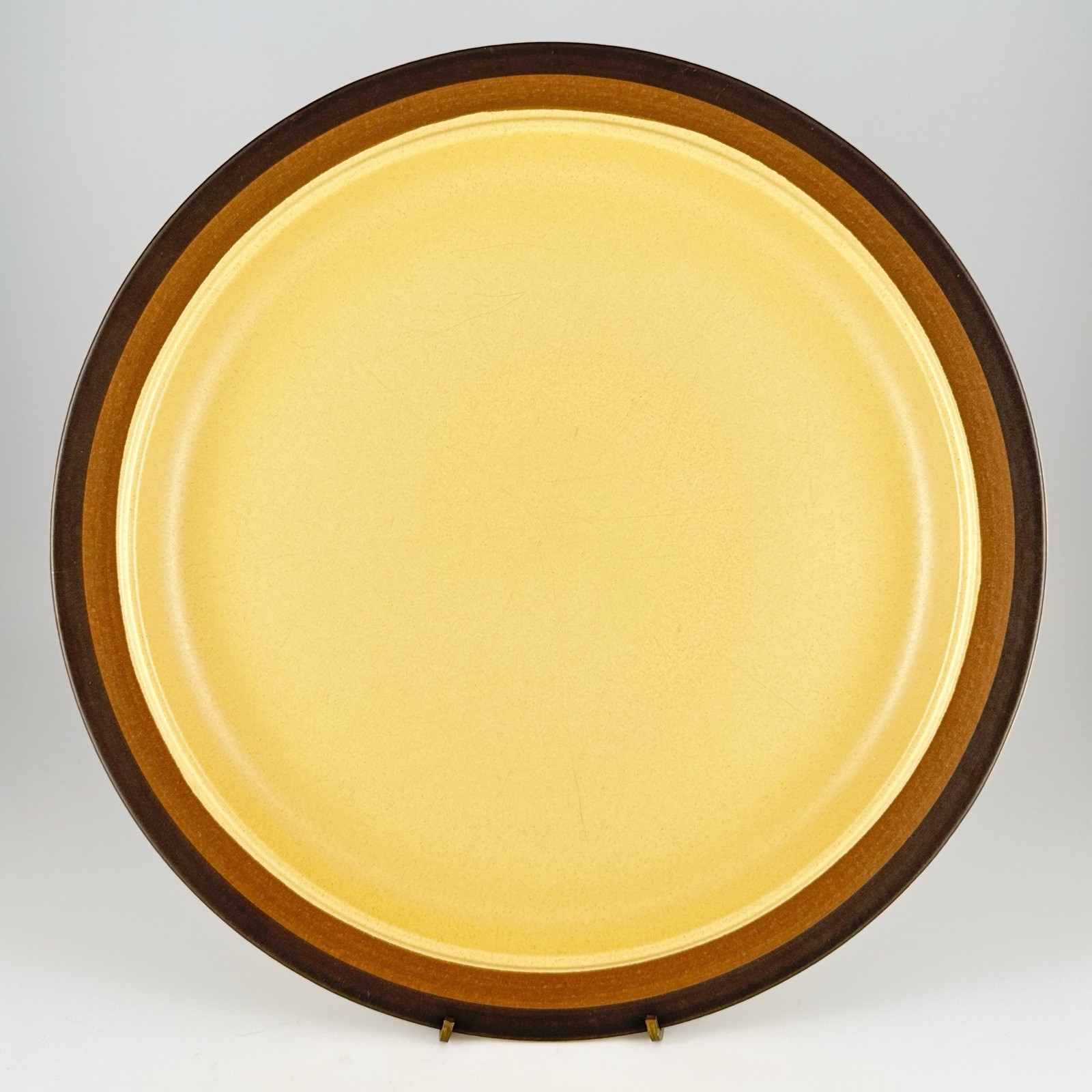 Kasuga Showa Stoneware Charger Serving Plate Arrow Springs Yellow Zuni Maize Vtg