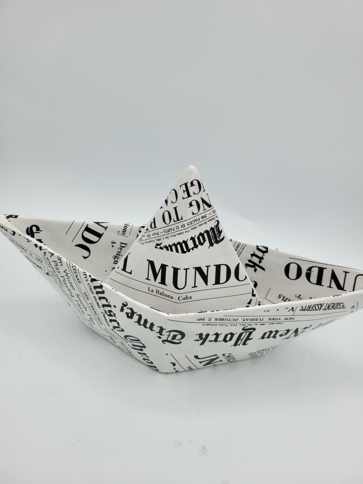 Firenze Il Cardo D’oro Italy Pottery New York Times Newspaper Paper Boat Bowl