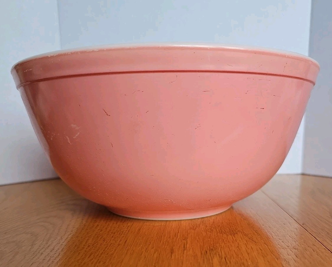 Vintage Pyrex Bowl Pink 403 2.5 Quarts