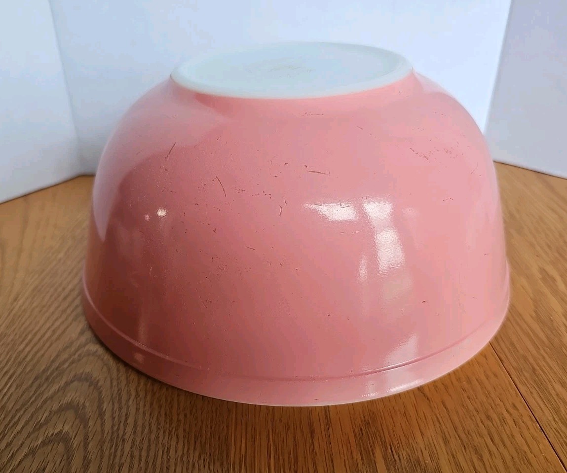 Vintage Pyrex Bowl Pink 403 2.5 Quarts