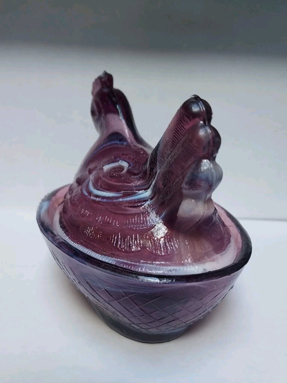 Purple White Slag Glass Swirl Chicken Hen On Nest Covered Dish