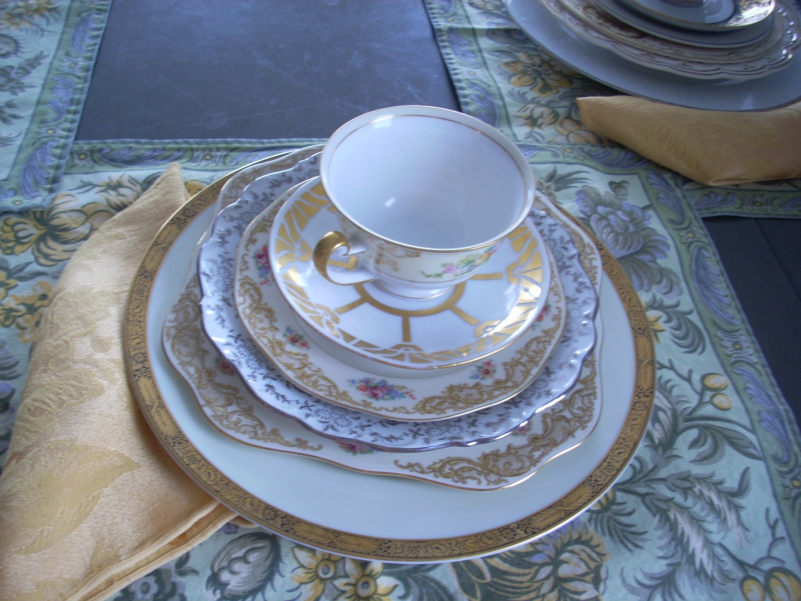 4 Mismatched Place Settings Gold Floral 24 Pc w/napkins placemats Shower Wedding