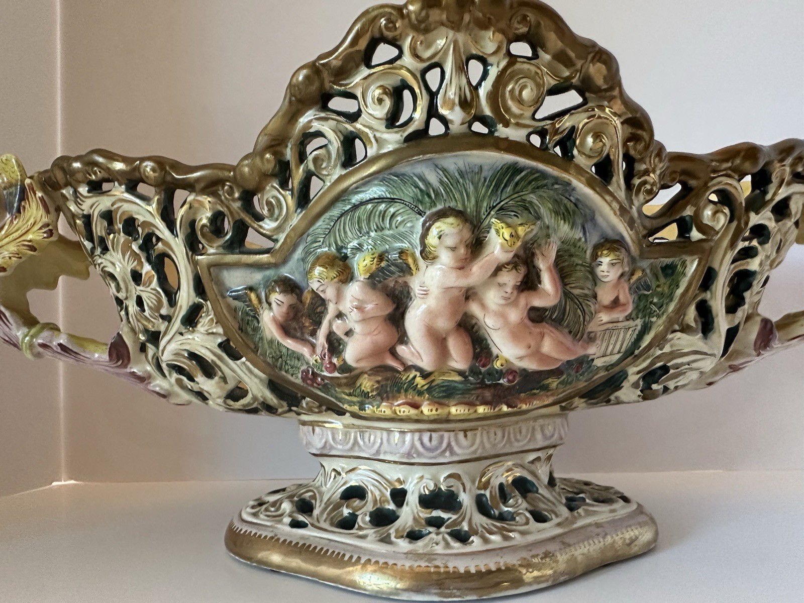 Capodimonte Center Piece Bowl. Hand-painted Ardalt Italy