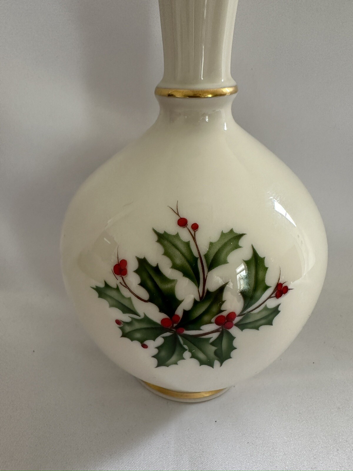 Lenox Holly Berry Fluted Round Bud Vase w/24kt Gold Trim 8” Holiday Christmas