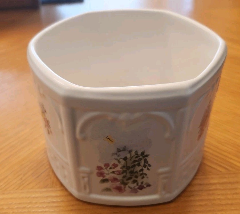 Pfaltzgraff Cape May Hexagon Dish Bowl Crock No Chips or cracks