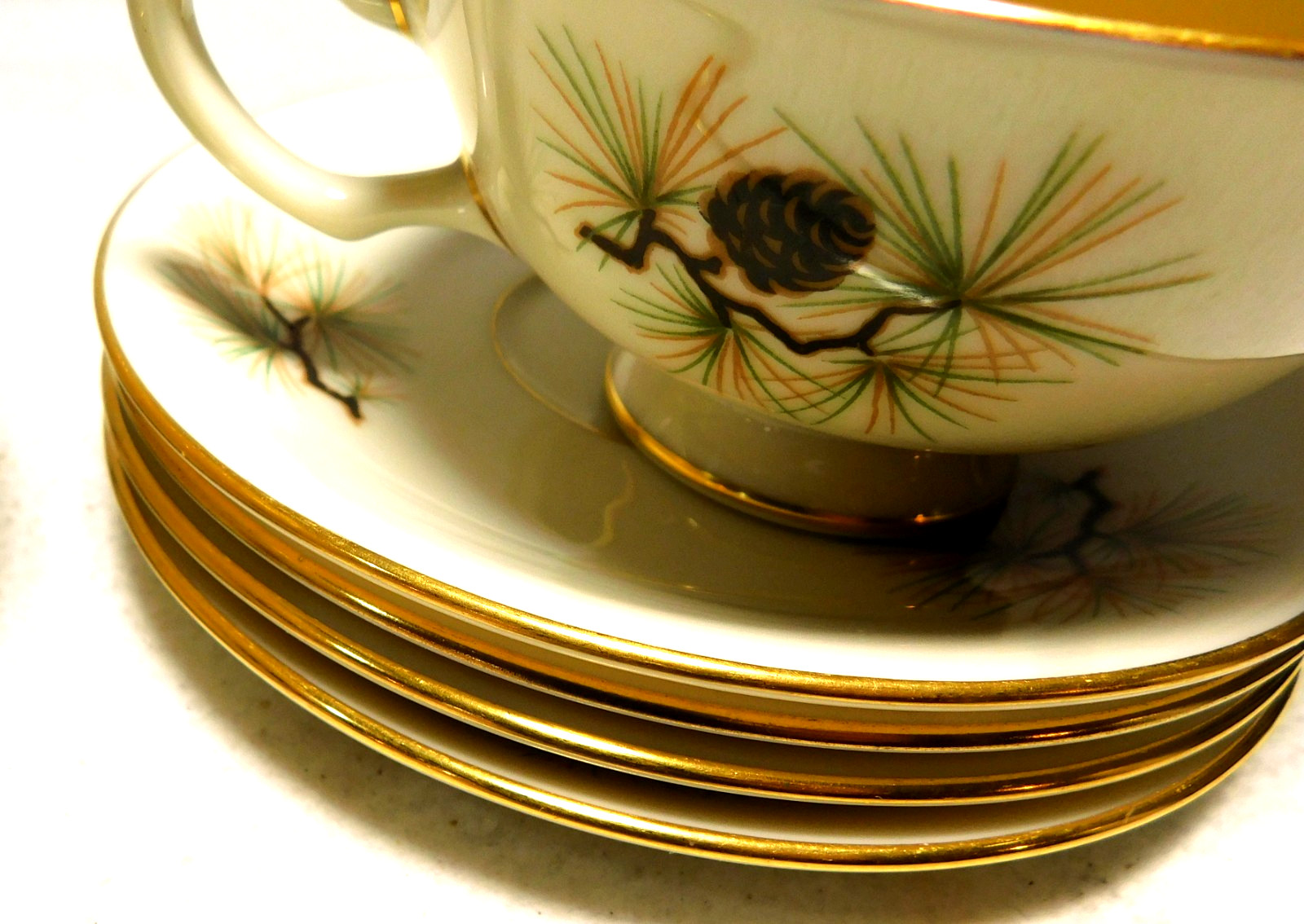 Set of 4 Vintage Lenox China Pine W-331 Cups and Saucers