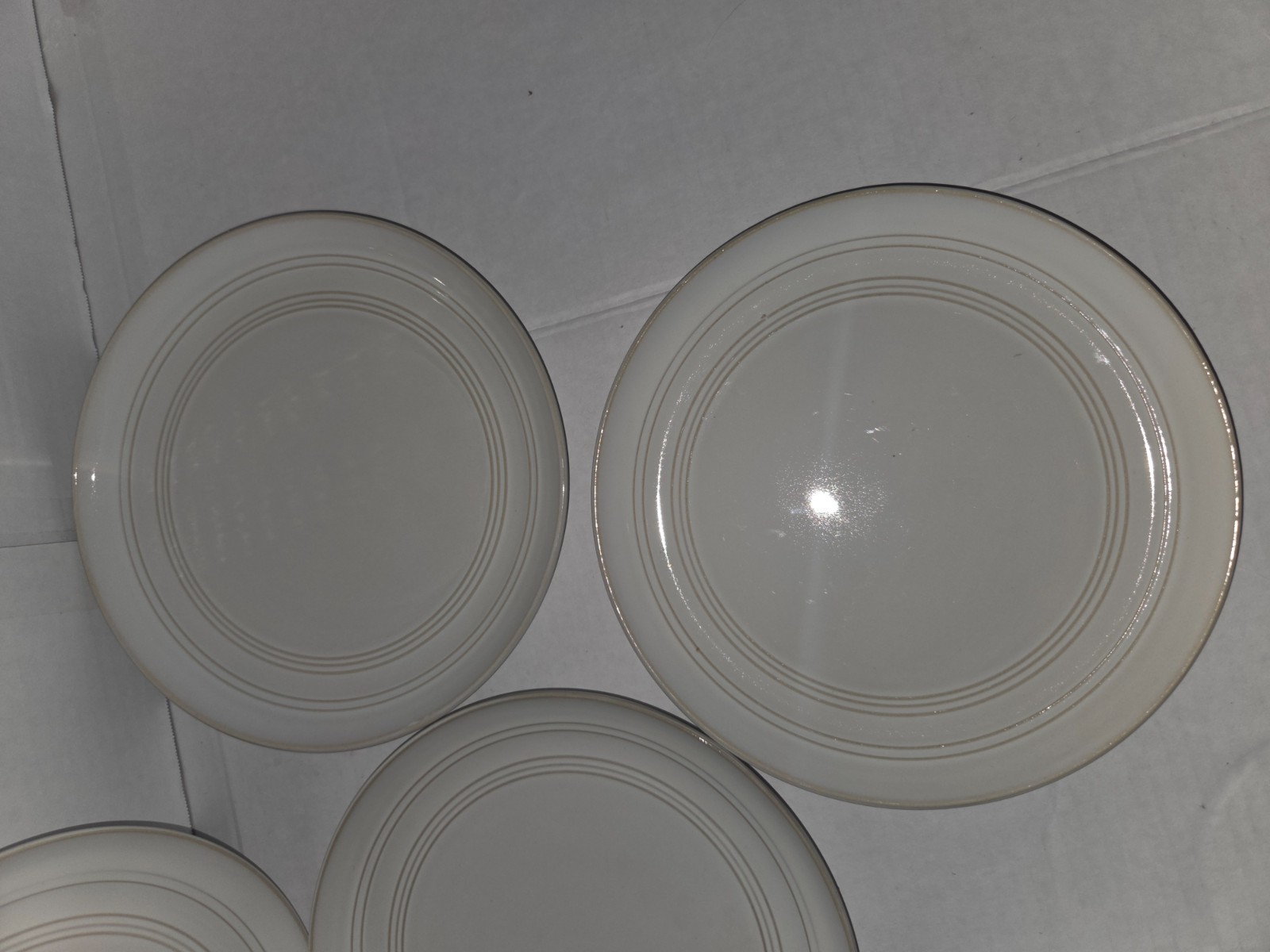 Lot of 6 Pre Owned Pfaltzgraff “Drea White” 8 1/4″ Salad Plates